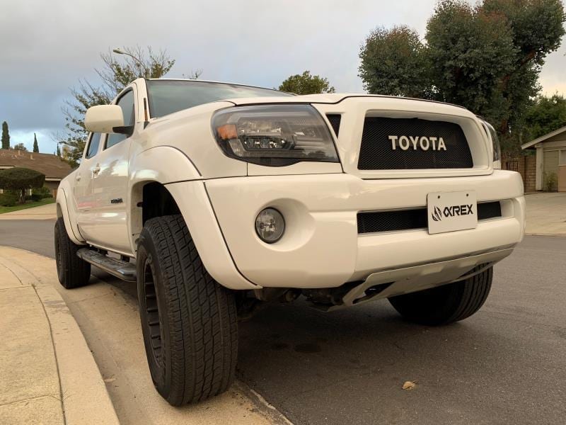 05-11 Toyota Tacoma LUXX-Series LED Crystal Headlights Chrome | AlphaRex