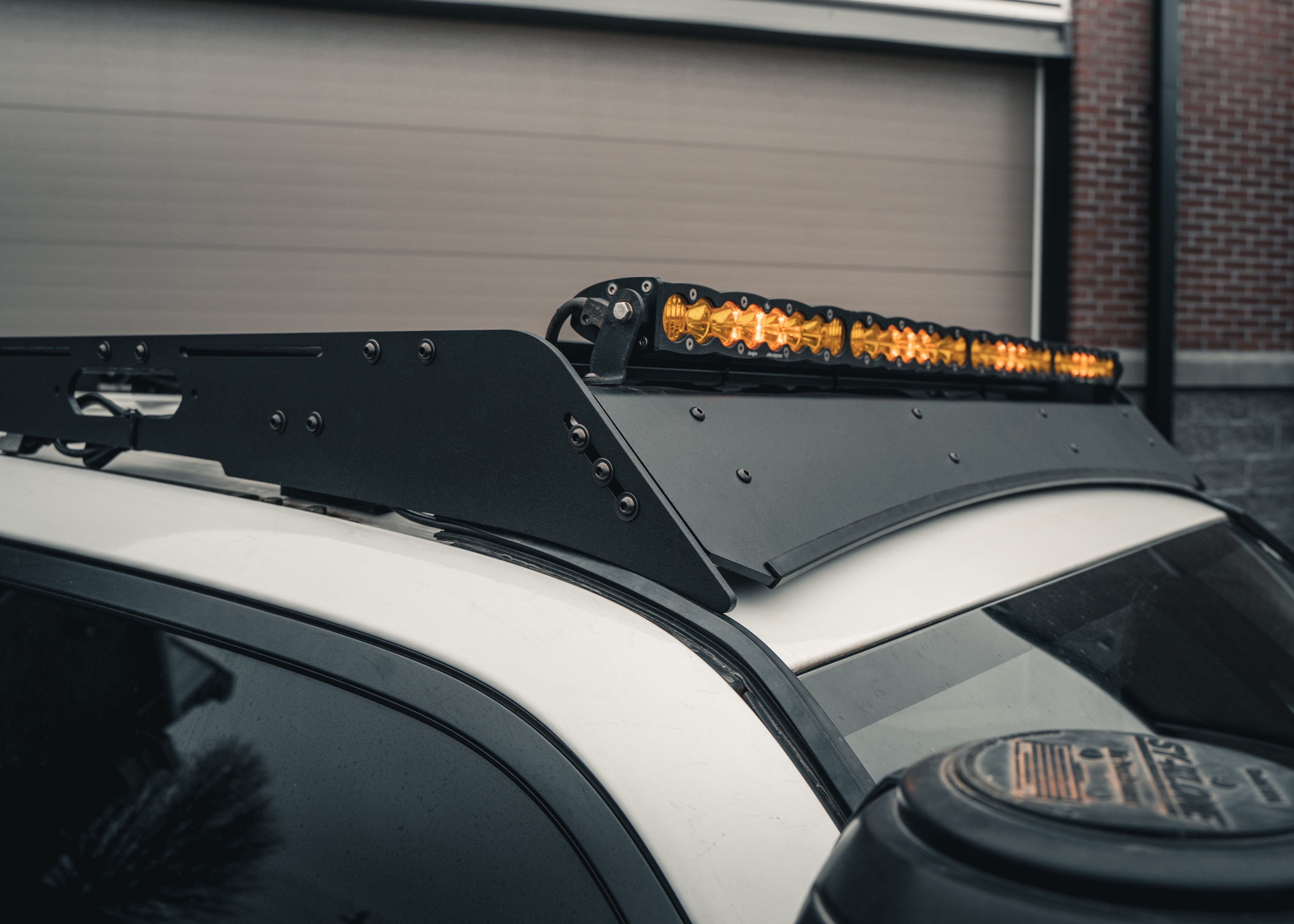 Driftr roof rack with lightbar