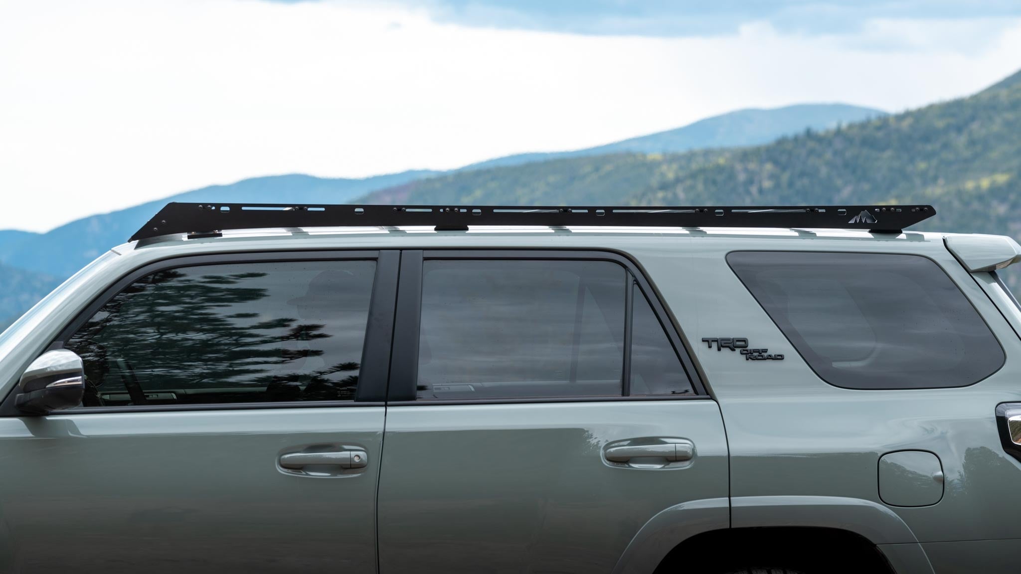 Drivers side view of a Sherpa Crestone Sport roof rack on a 5th gen 4Runner