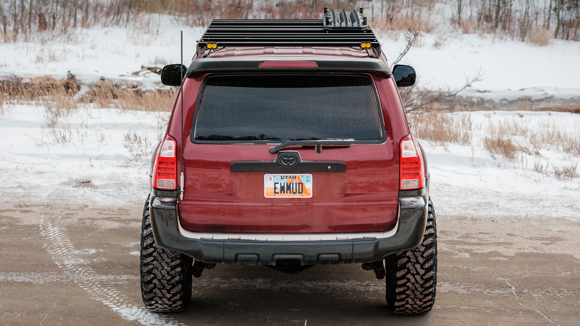 Rear view of a 4th gen 4runner with a Sherpa Princeton roof rack