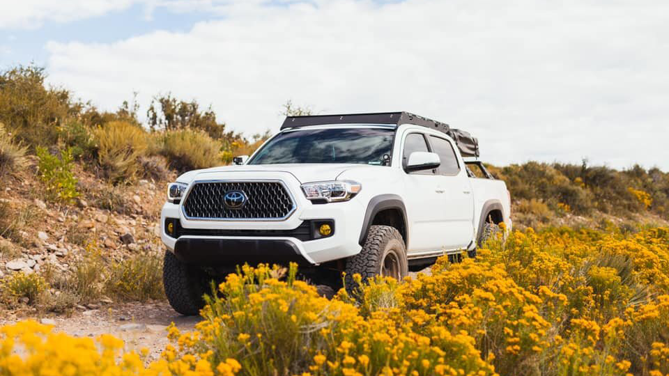 White 3rd gen Tacoma with a Sherpa Grand Teton roof rack